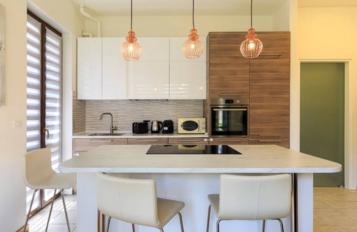Stresa Apartment | Top-Rated Nives House: Scenic Lake Views & Family-Friendly