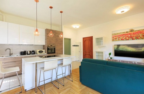Stresa Apartment | Top-Rated Nives House: Scenic Lake Views & Family-Friendly