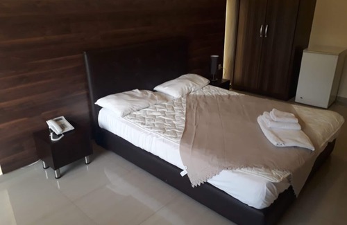 Zouk El Kharab Hotel | Comfortable Nj Hotel with Family-Friendly Amenities