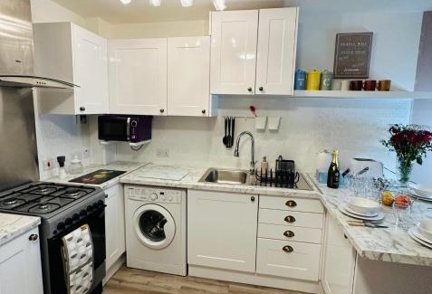 Dartford Apartment | Cozy NKN Maisonette Near Train Station and Shopping
