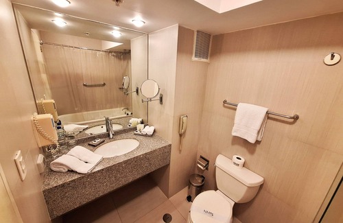Chacarilla-Santa Cruz Hotel | Discover NM Lima Hotel: 4-Star Comfort with Spa Amenities