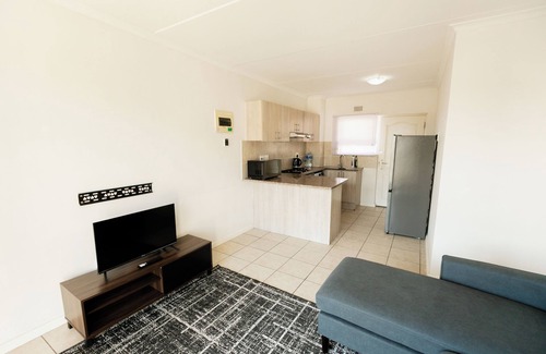 Muizenberg Apartment | nMuizi Hideaway—Your Cozy Beach Escape in Muizenberg