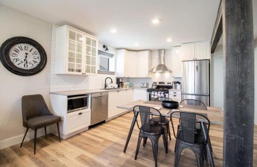Whitehorse Apartment | Stylish NN - Flats on 4th #1: Downtown Retreat with High Ratings