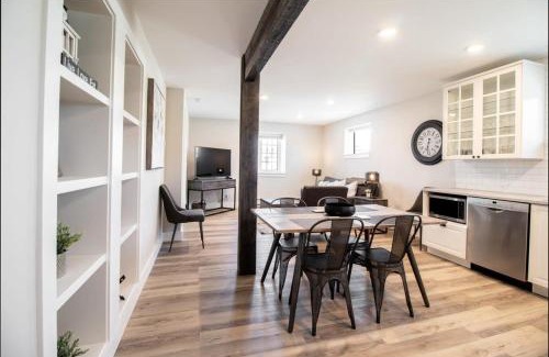 Whitehorse Apartment | Stylish NN - Flats on 4th #1: Downtown Retreat with High Ratings
