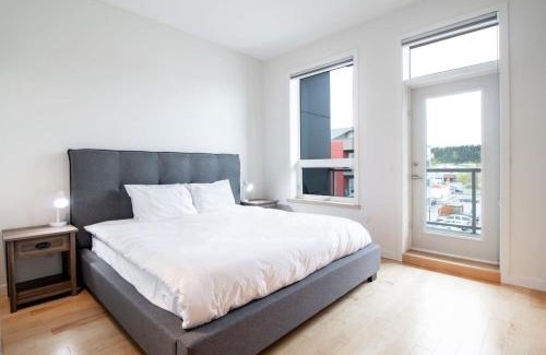 Whitehorse House | Park View #1: Stylish Downtown 2-Bedroom Retreat