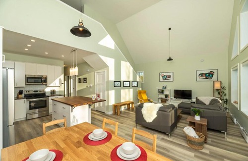 Whitehorse House | Exceptional Stay at The Springs Hotsprings Resort