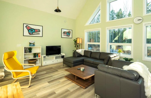 Whitehorse House | Exceptional Stay at The Springs Hotsprings Resort