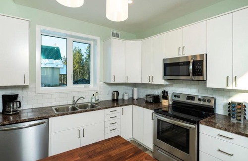 Whitehorse House | Exceptional Stay at The Springs Hotsprings Resort