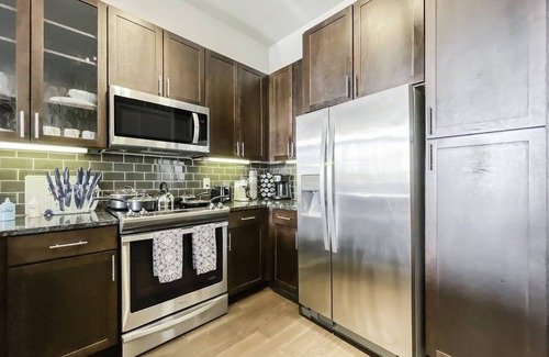 East Downtown Houston Apartment | Convenient Stays Near Shell Energy Stadium & More