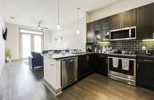 East Downtown Houston Apartment | Convenient Stays Near Shell Energy Stadium & More