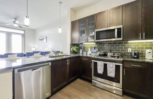 East Downtown Houston Apartment | Convenient Stays Near Shell Energy Stadium & More