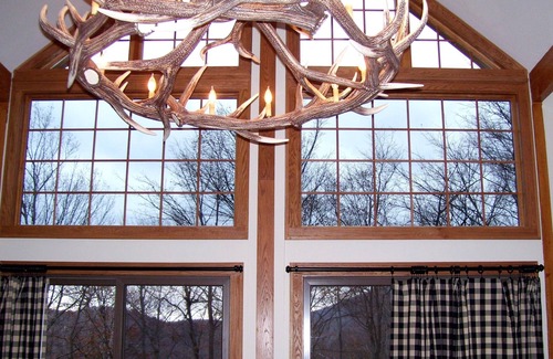 Central Vermont- Killington House | Perfect Ski In/Ski Out Retreat with Hot Tub and Fire Pit