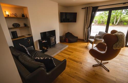 Forfar House | Experience Comfort at No 1 Balbinny with Pool Access