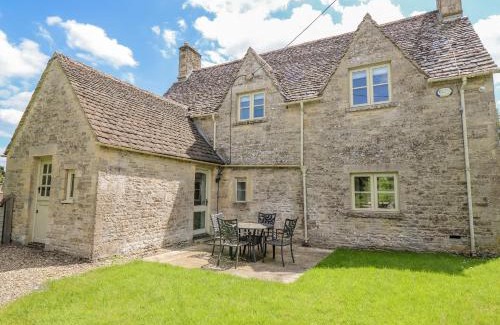 Chedworth House | Family-Friendly Retreat at No 1 Eastington, 4-Star Comfort