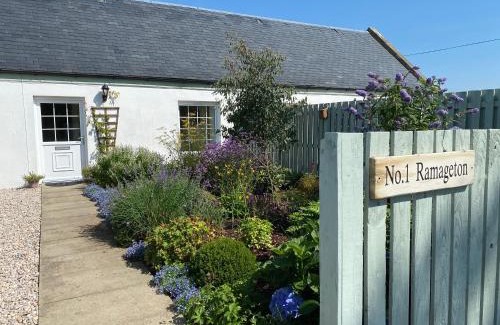 Mauchline House | Exquisite No 1 Ramageton: Oceanfront & Pet Friendly Stay