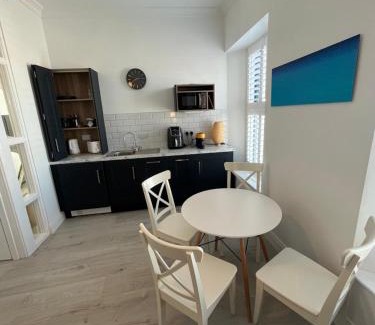 Kilkee Apartment | Experience No.1 The Square @ Naughtons Yard with Ocean Views