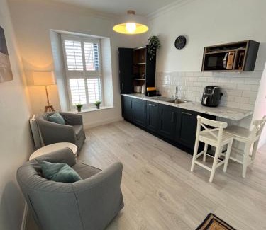 Kilkee Apartment | Experience No.1 The Square @ Naughtons Yard with Ocean Views