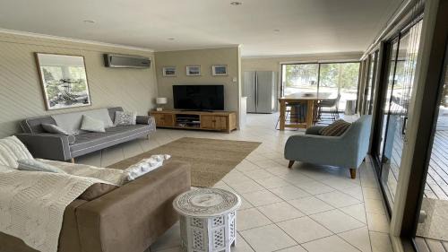 Lake Wangary House | Discover No. 10 Coffin Bay - Family-Friendly Retreat