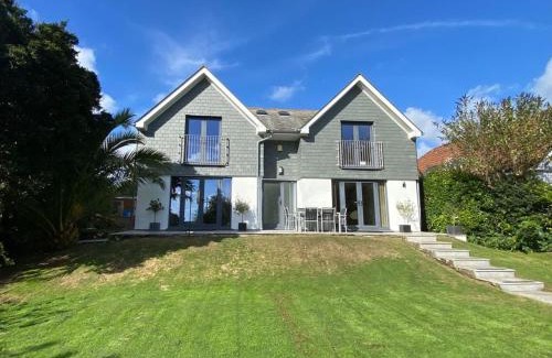 Maenporth House | Oceanfront No.10 Falmouth - Steps from the Beach