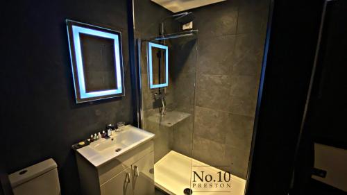 Preston Hotel | Elegant No.10 Preston: 5-Star Stay with Pet-Friendly Amenities