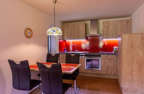 Graen Apartment | Inviting Feuerlilie 1 - Family-Friendly Guesthouse Wötzer