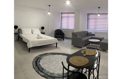 Kucukcekmece Apartment | Discover Family-Friendly Comfort at No:19 Suite Pendik Hotel
