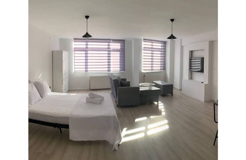 Kucukcekmece Apartment | Discover Family-Friendly Comfort at No:19 Suite Pendik Hotel