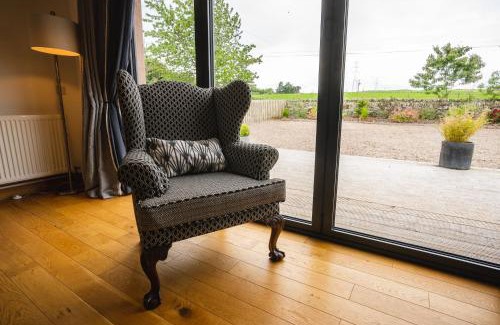 Forfar House | Inviting No 2 Balbinny: Pet-Friendly Oasis with Pool