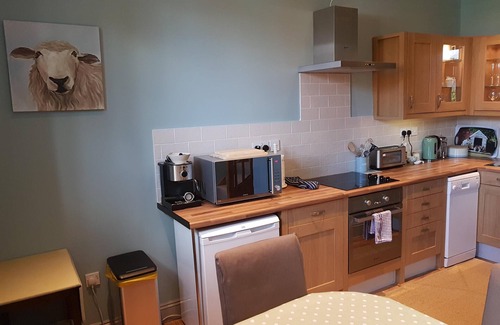 Breedon on the Hill Cottage | Top-Rated No.2 Meynell Mews Room with Kitchen Amenities