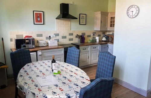Breedon on the Hill Cottage | Top-Rated No.2 Meynell Mews Room with Kitchen Amenities