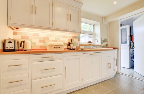 Wiseman's Bridge House | Sea View Retreat - Four Bedroom House with Pet-Friendly Perks