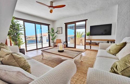 La Oliva Villa | Impressive 4-Bedroom Villa with Pool, Rated 9.5/10