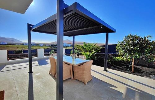 La Oliva Villa | Impressive 4-Bedroom Villa with Pool, Rated 9.5/10