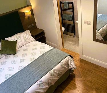 Carndonagh Bed & Breakfast | Top-Rated Family Hotel with Pool - No 2 The Arch