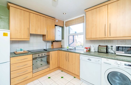 Knutsford House | Cozy 1 Bedroom Apartment Overlooking Knutsford Heath