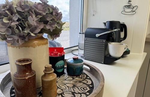 Isle of Lewis House | Discover No. 21: Cozy Living with Ocean Views & Breakfast