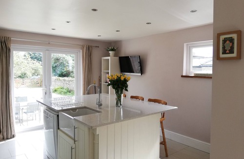 Par House | Family Retreat: Steps from Dog-Friendly Beach, Rated 9.8