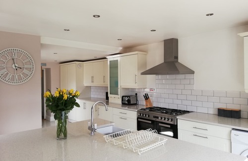 Par House | Family Retreat: Steps from Dog-Friendly Beach, Rated 9.8
