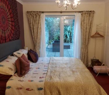 Street Bed & Breakfast | No 29 Grange Avenue
