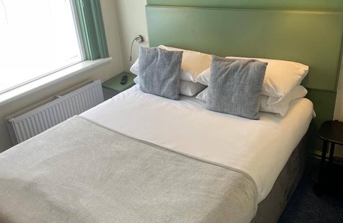 Upper Town Bed & Breakfast | Family-Friendly OYO No. 3: Enjoy Breakfast and Kitchen Access