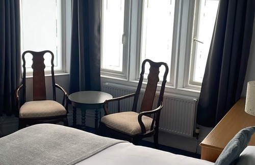 Upper Town Bed & Breakfast | Family-Friendly OYO No. 3: Enjoy Breakfast and Kitchen Access