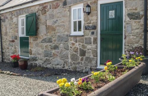 Capel Coch House | Pet-Friendly Retreat at No 3 The Dairy - Guest Rated 10/10