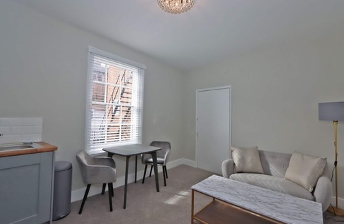 Newark Hotel | Delightful No.31 Castle Gate: Family-Friendly with Breakfast