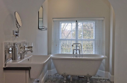 Newark Hotel | Delightful No.31 Castle Gate: Family-Friendly with Breakfast