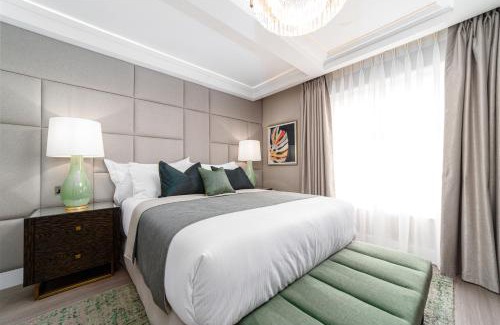 Southampton City Centre Hotel | Elegant No.4 Carlton: 5-Star Stay with Breakfast Included