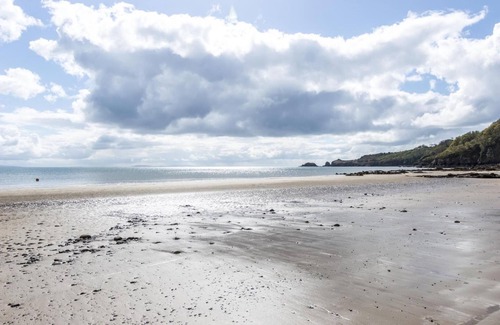 Saundersfoot Hotel | Cozy No 4 Ocean Cabins Near Saundersfoot Harbour