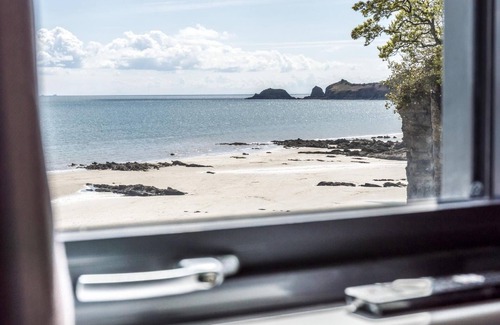 Saundersfoot Hotel | Cozy No 4 Ocean Cabins Near Saundersfoot Harbour