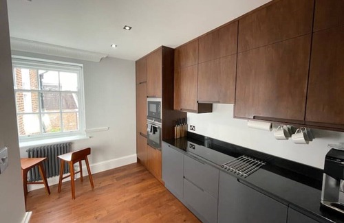 Whitstable Apartment | Stylish Seaside Apartment with Ocean View & Pool Access