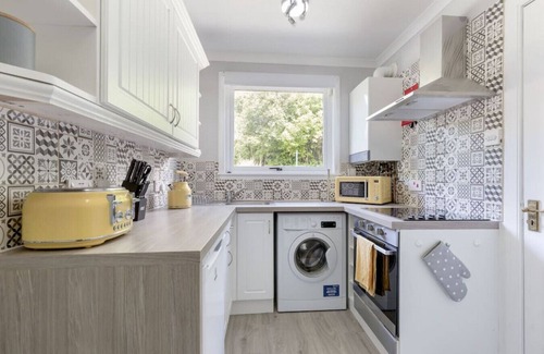 St Leonards Apartment | Pet-Friendly Stay at No.46 - by StayDunfermline