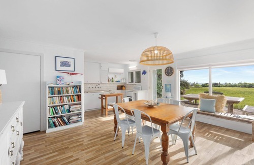 Waterhouse House | Idyllic Oceanfront Retreat at No 5 Blue Town Beach